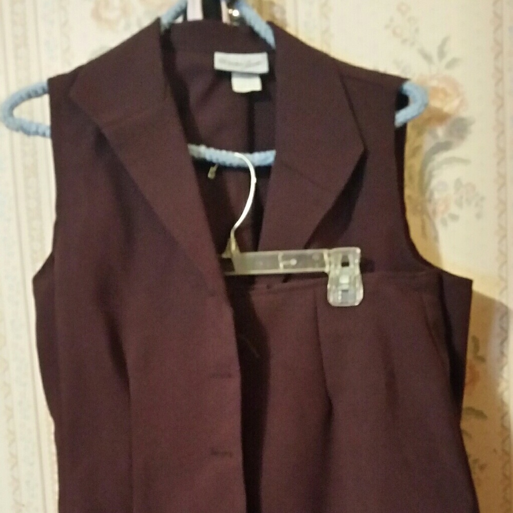 Sleeveless suit